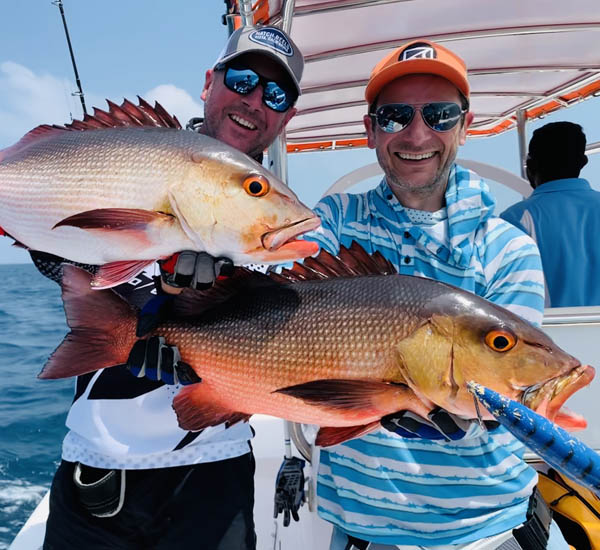 Zwei Bohar Snapper gleichzeitig beim Popperfischen